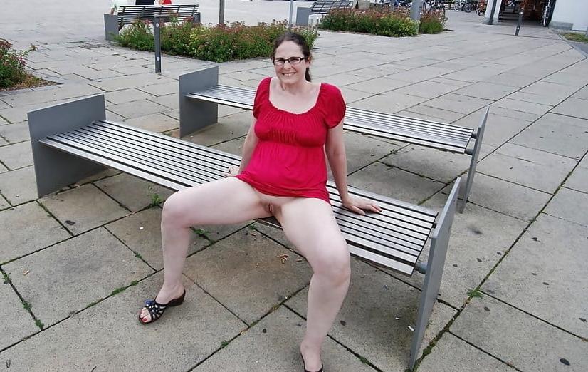 25P sexy bench girls to enjoy