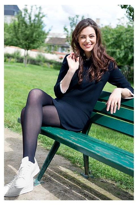 25P sexy bench girls to enjoy