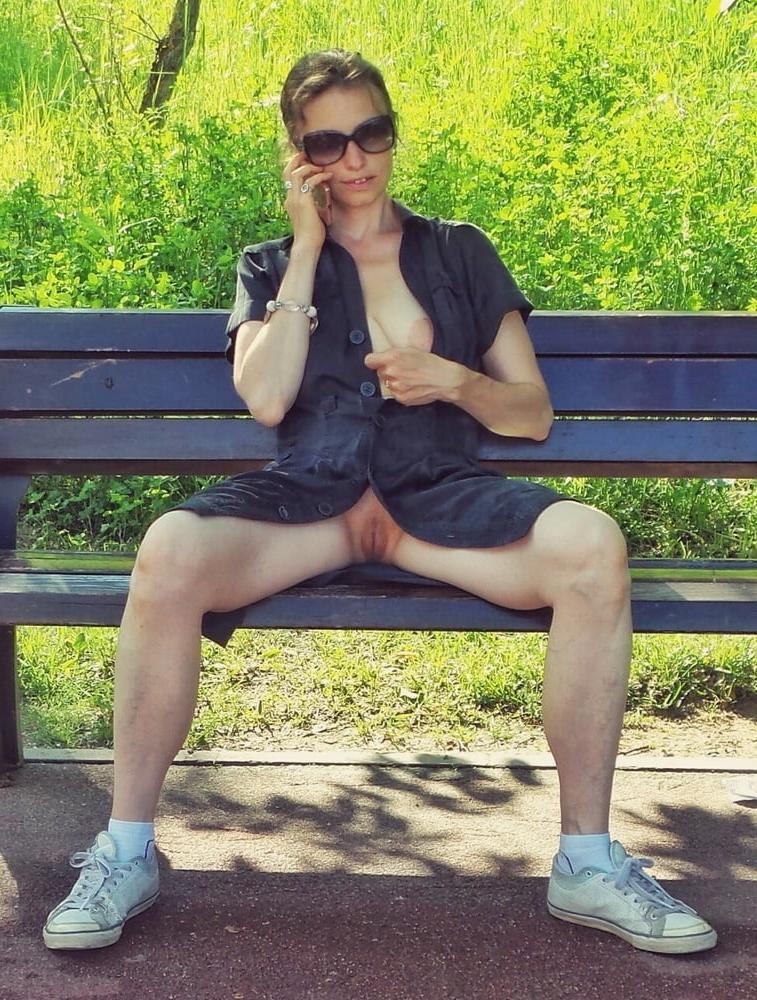 25P sexy bench girls to enjoy