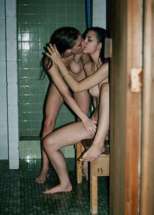 22P Girls on Girls