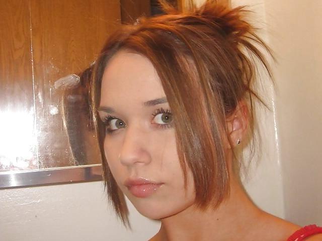 25P Alicia Northup likes to show the cream from her cunt
