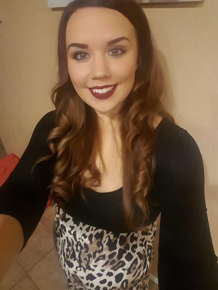 25P Alicia Northup likes to show the cream from her cunt