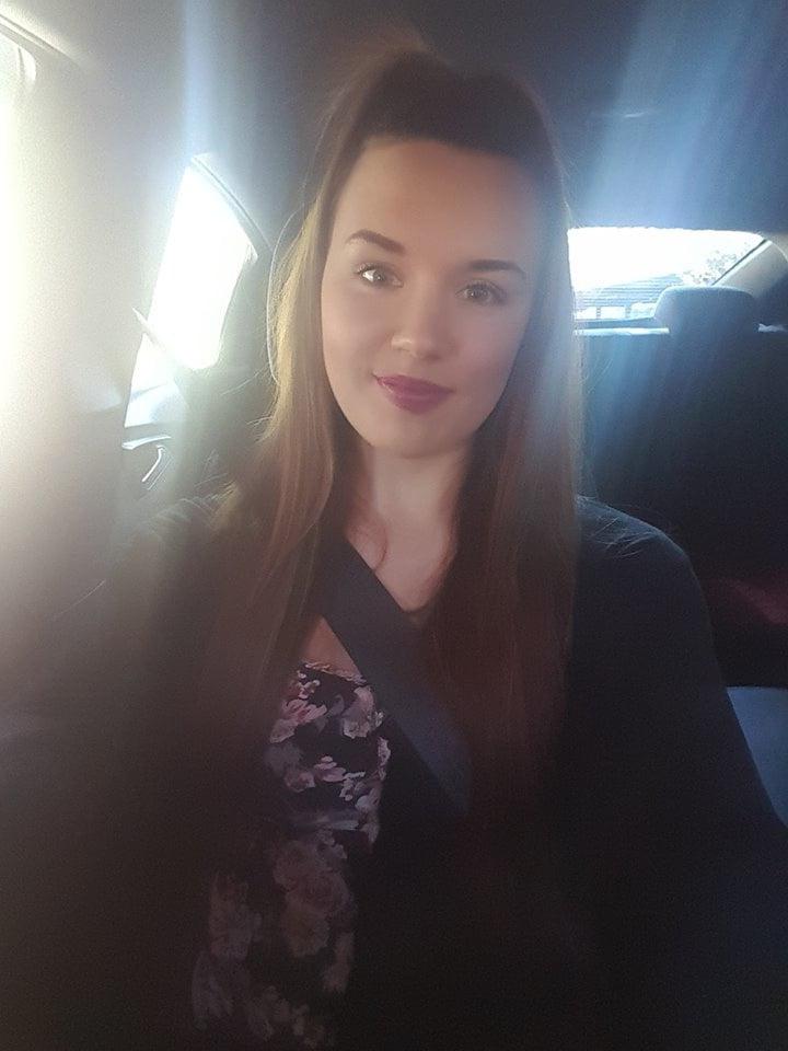 25P Alicia Northup likes to show the cream from her cunt