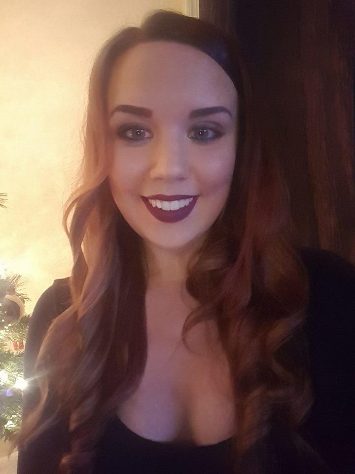 25P Alicia Northup likes to show the cream from her cunt