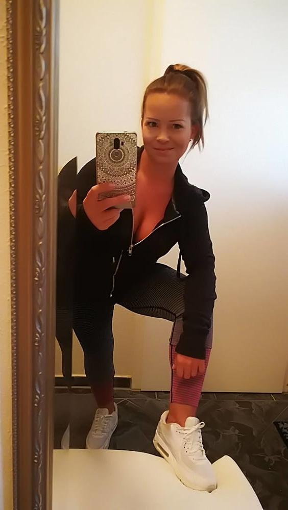 25P girlfriend she is horny for old men ....