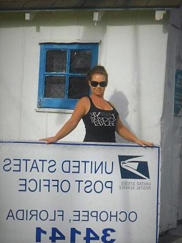 25P girlfriend she is horny for old men ....
