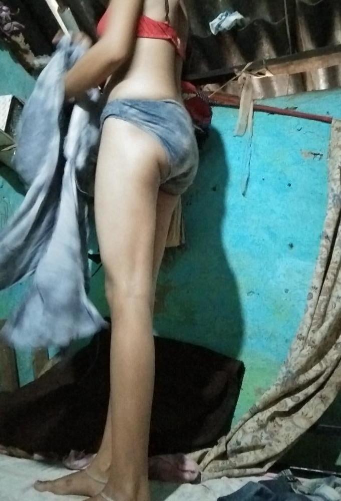 25P Desi villager girl bath spy