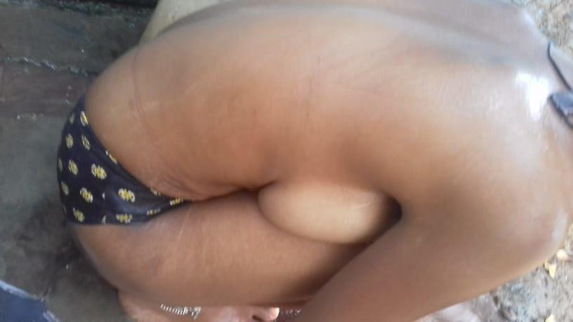 25P Desi villager girl bath spy
