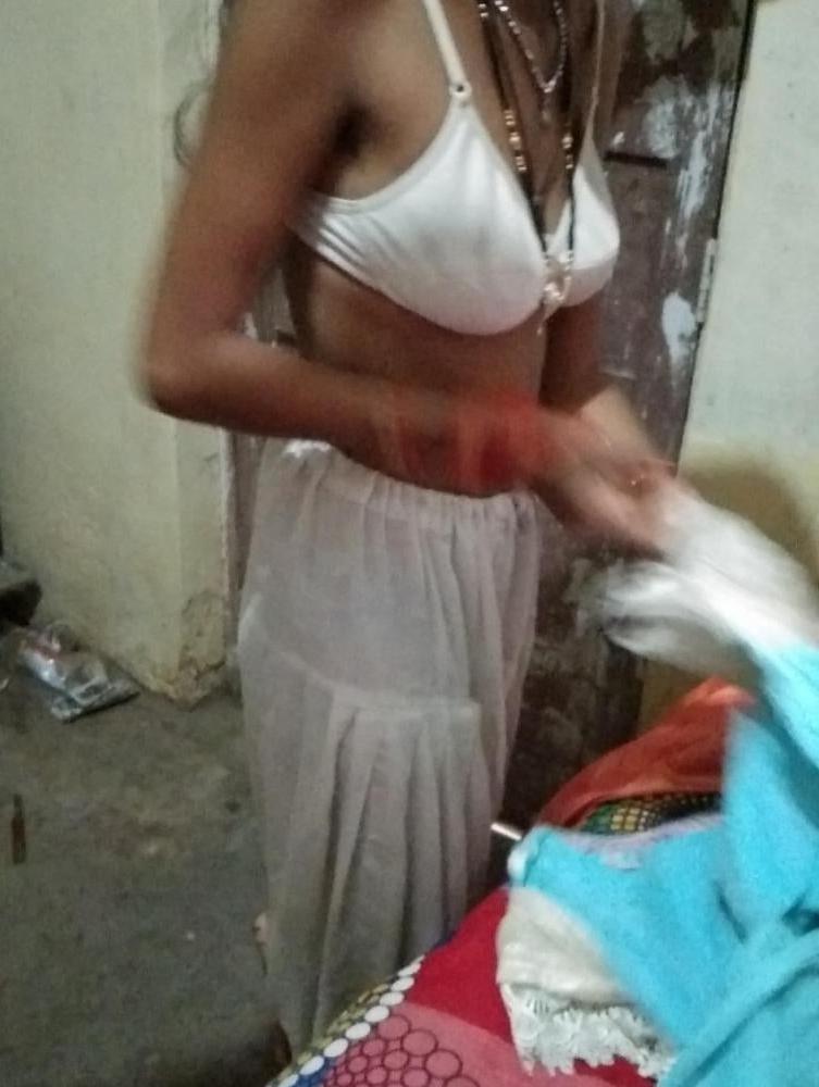 25P Desi villager girl bath spy