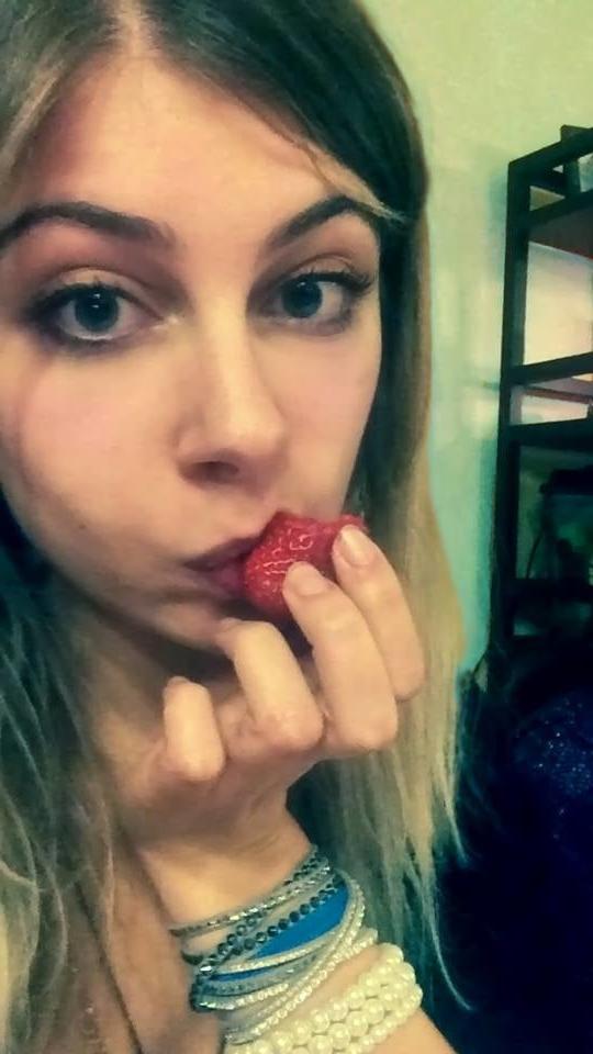 25P Amateur girls social media wankbait