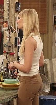 25P 2 Broke Girls Beth Behrs