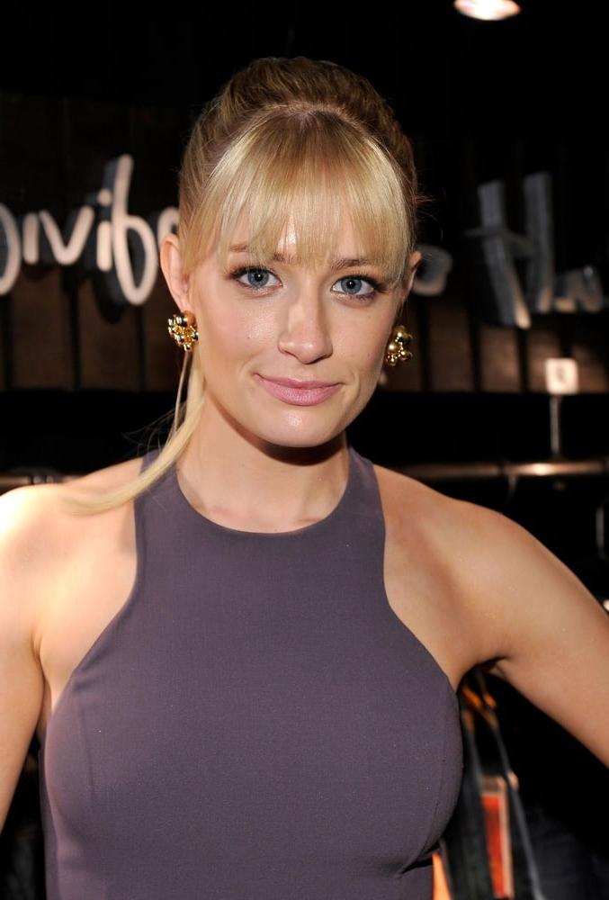 25P 2 Broke Girls Beth Behrs