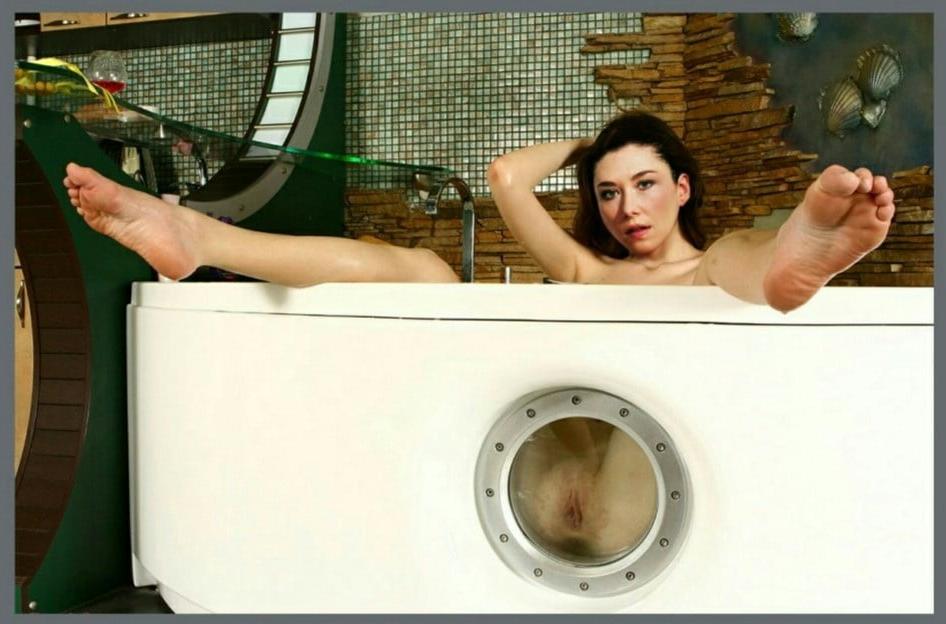 25P Jewel Staite- bath time!
