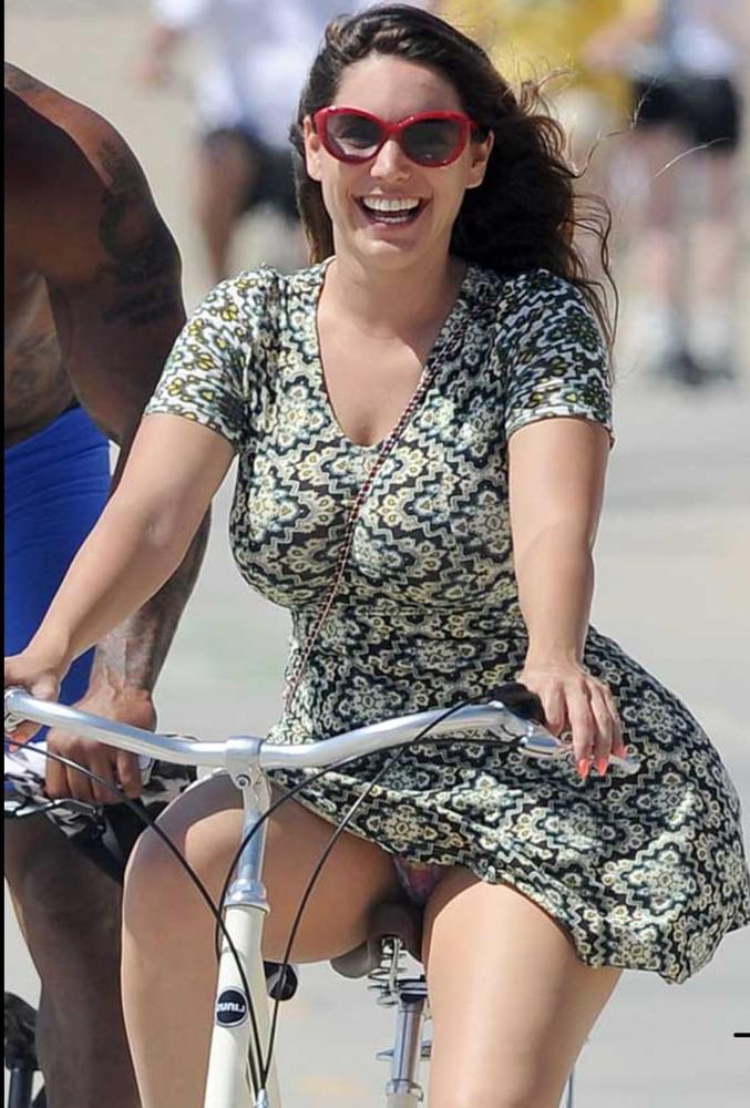 24P Lovely girls on bikes gallery 3