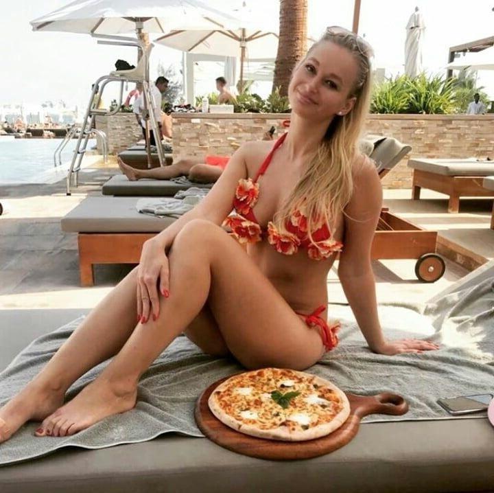 25P Wanking bikini milfs mix