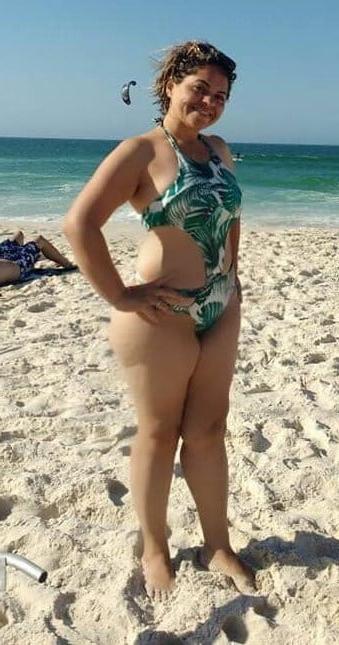 25P Wanking bikini milfs mix
