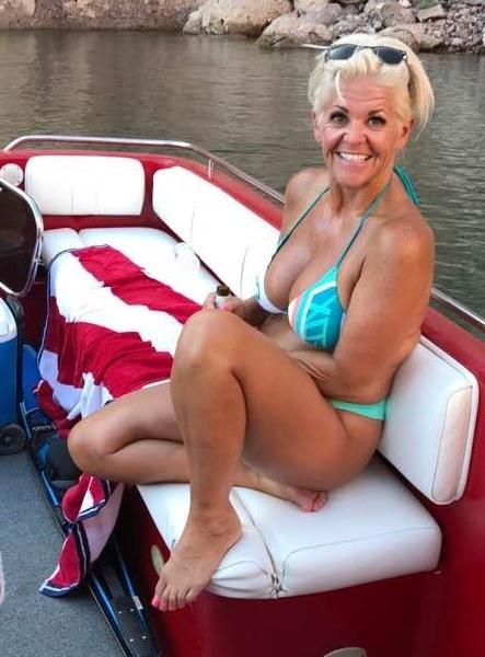 25P Wanking bikini milfs mix