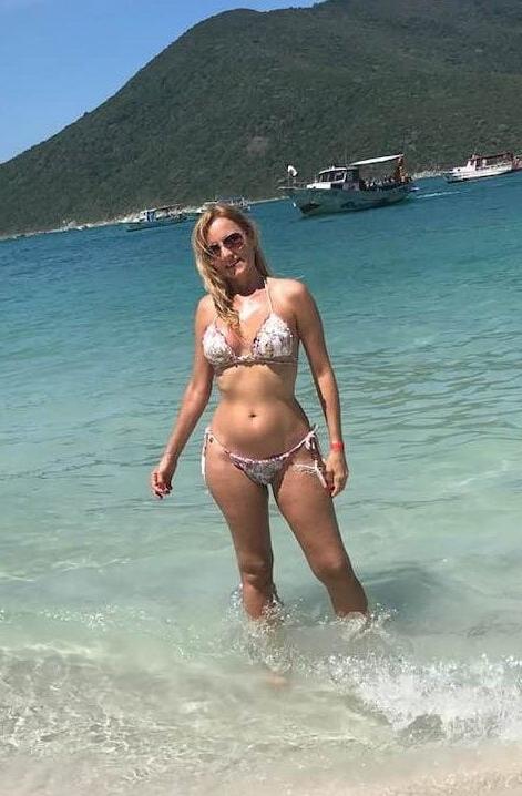 25P Wanking bikini milfs mix