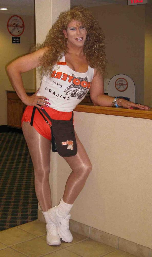 25P The Girls From Hooters Wear Pantyhose