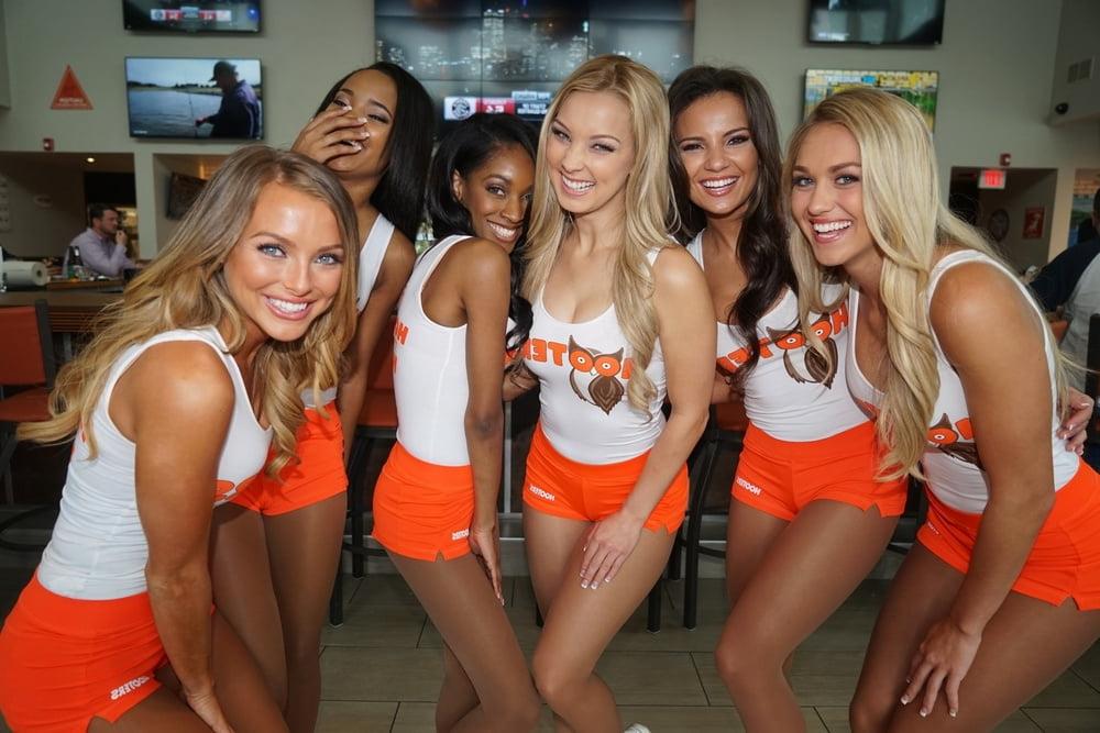 25P The Girls From Hooters Wear Pantyhose