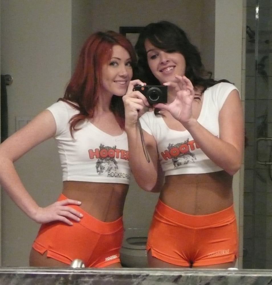 25P The Girls From Hooters Wear Pantyhose