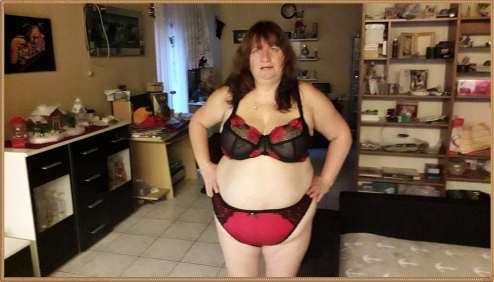18P BBW slut wearing bra and panties.