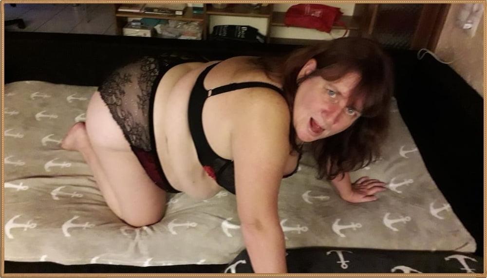 18P BBW slut wearing bra and panties.