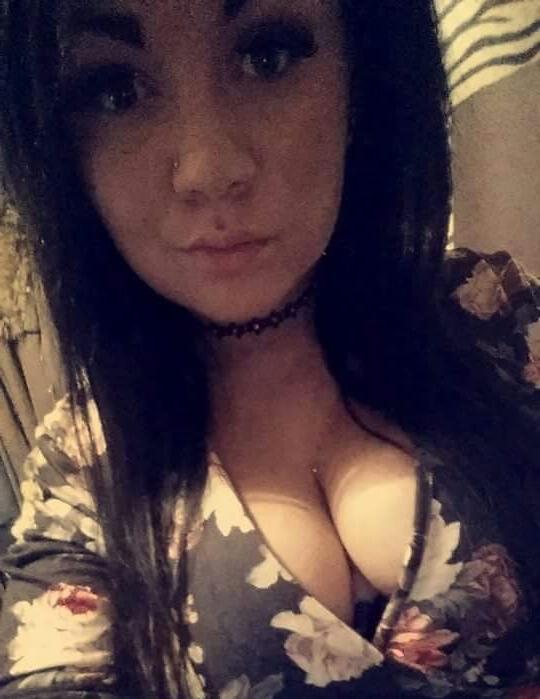 22P Hot girls form Falkirk, Larbert area