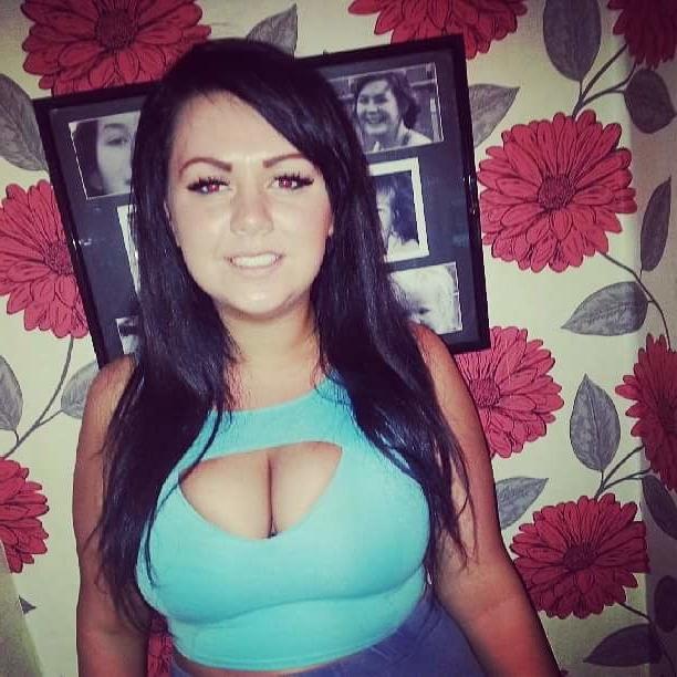 22P Hot girls form Falkirk, Larbert area