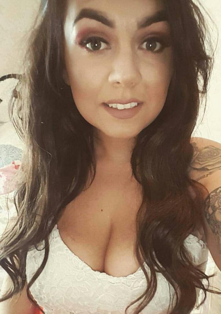 22P Hot girls form Falkirk, Larbert area