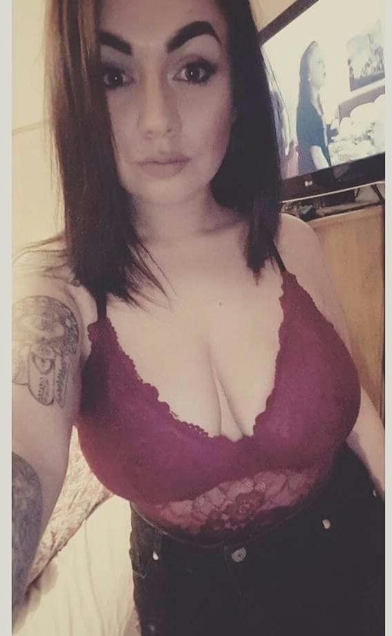 22P Hot girls form Falkirk, Larbert area