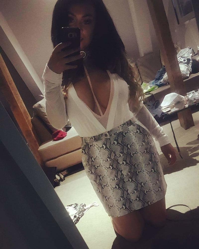 22P Hot girls form Falkirk, Larbert area