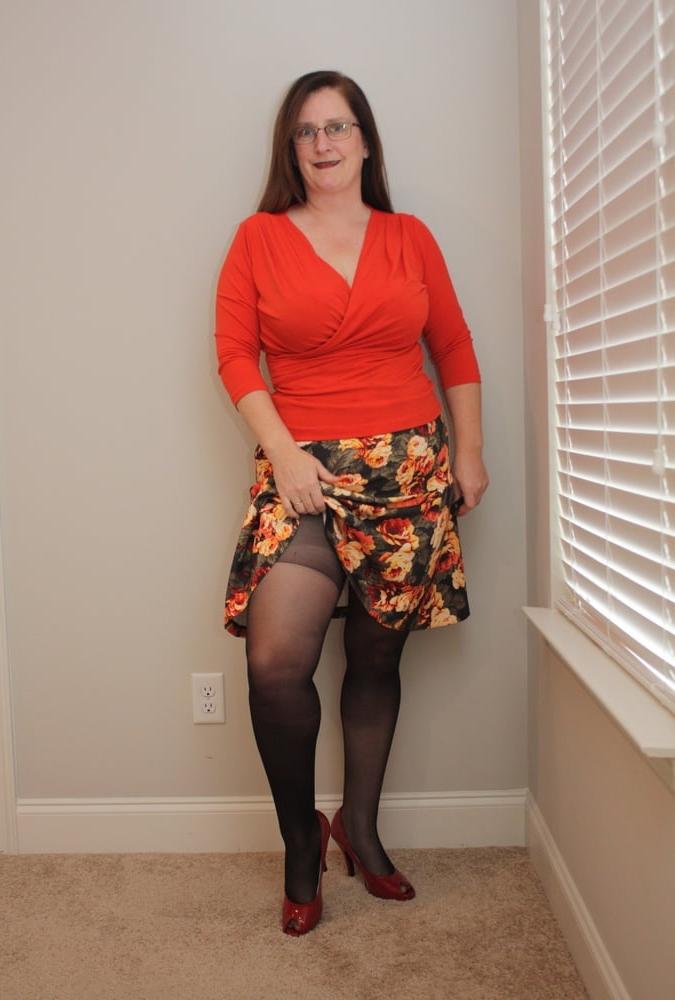 25P Sexy MILFs and GILFs Wearing Tights 24