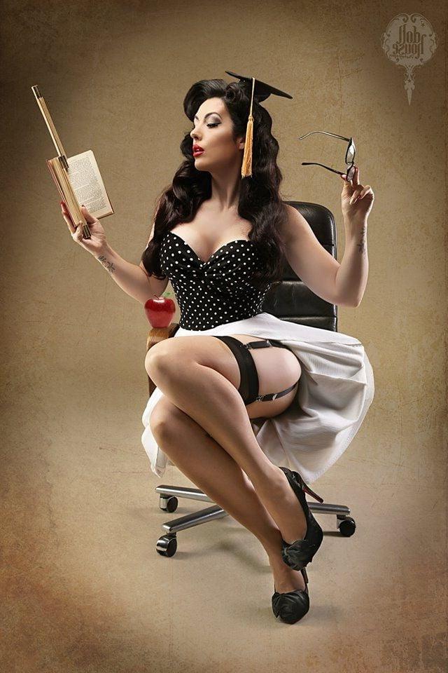 25P Pin up teacher