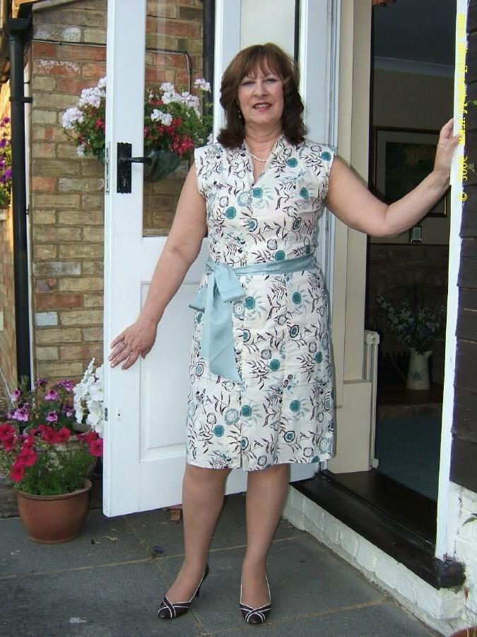 25P Sexy MILFs and GILFs Wearing Tights 23