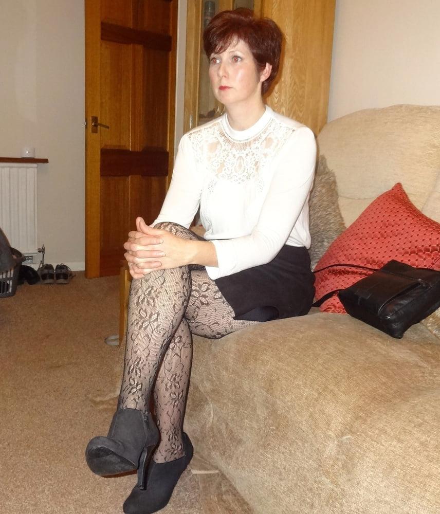 25P Sexy MILFs and GILFs Wearing Tights 23