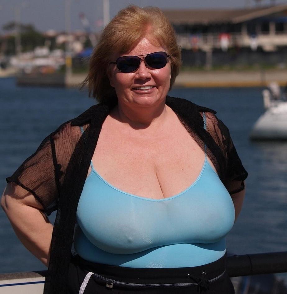 25P No bra allowed