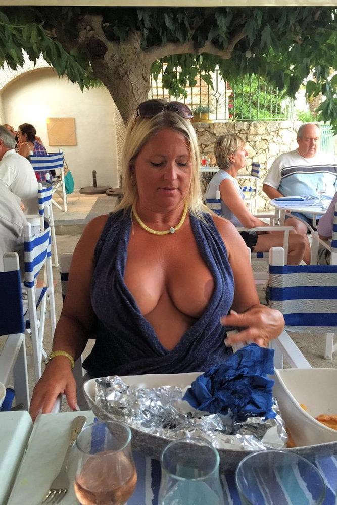 25P No bra allowed