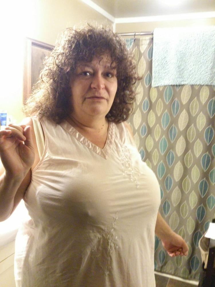 25P No bra allowed