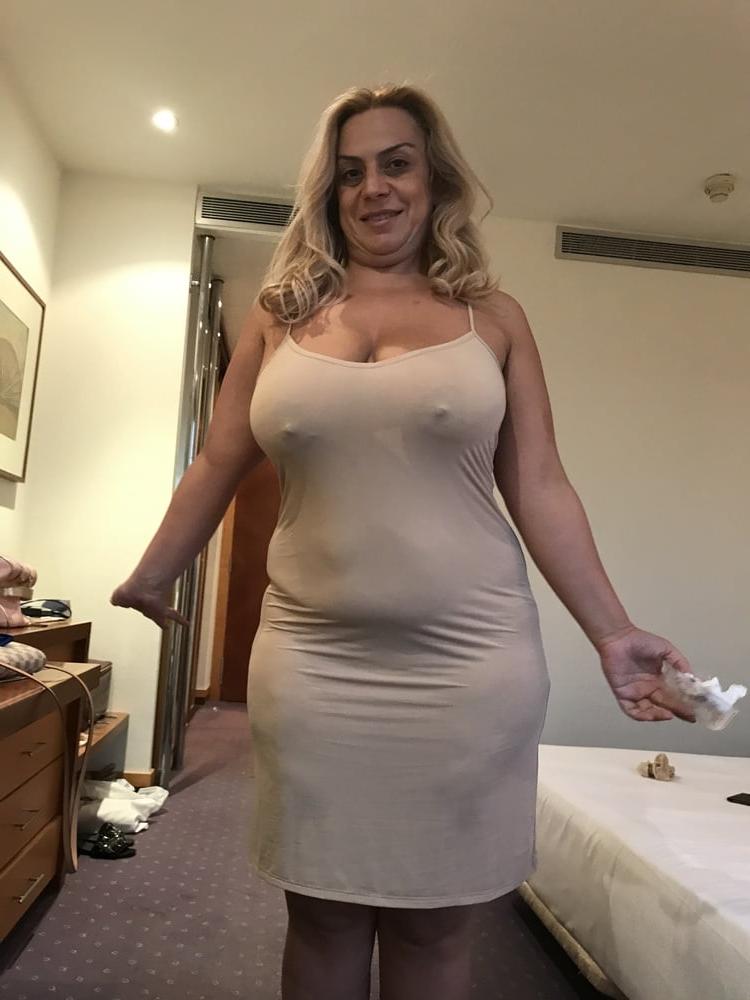 25P No bra allowed