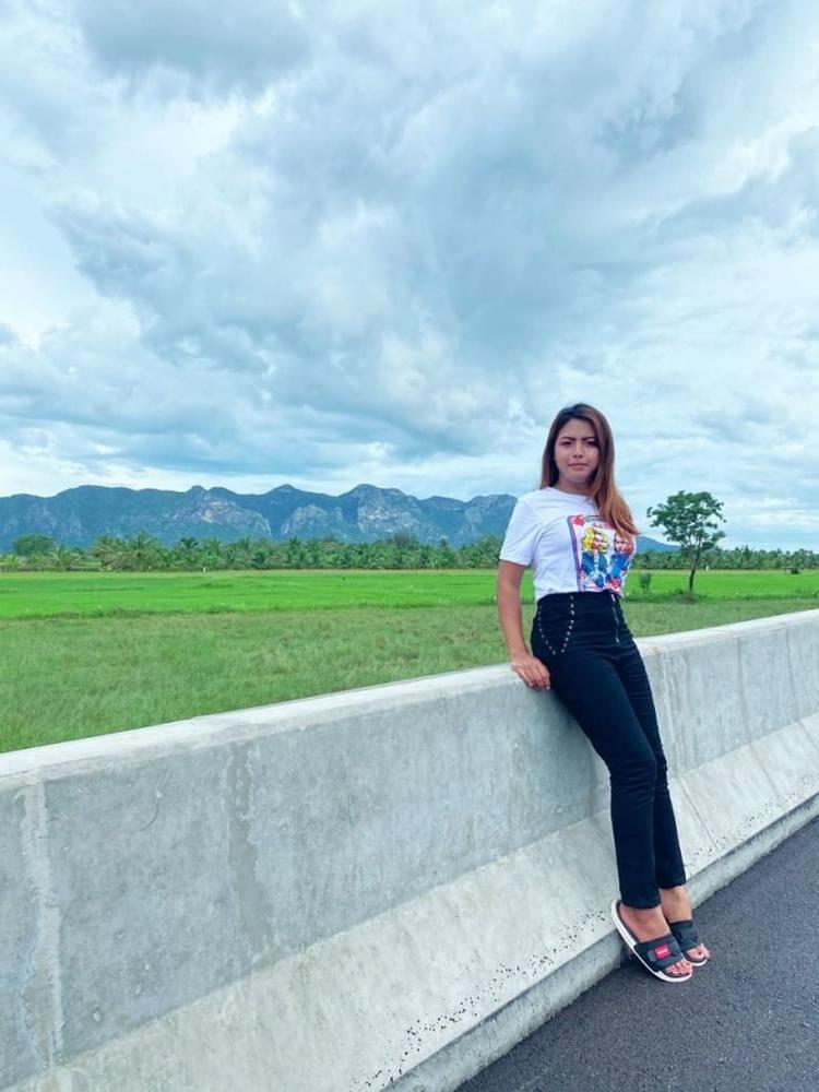 25P Thai gril
