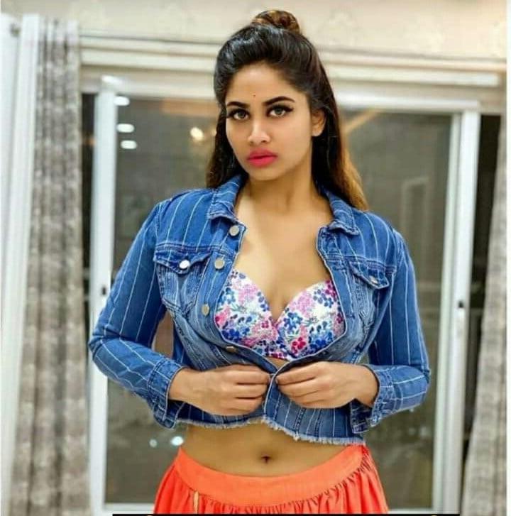 13P Shivani the bra girl