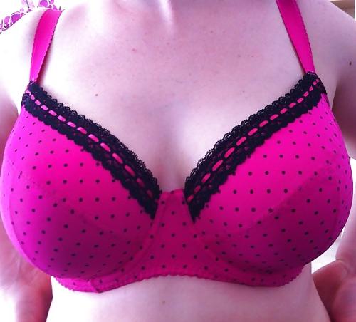 19P Woman their sell bra on the net 