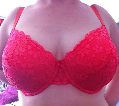 19P Woman their sell bra on the net 