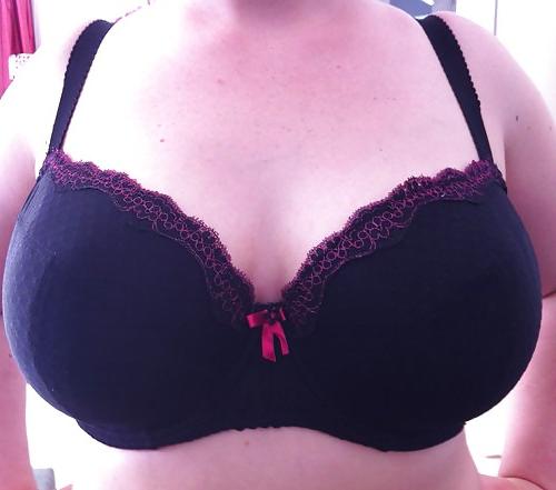 19P Woman their sell bra on the net 