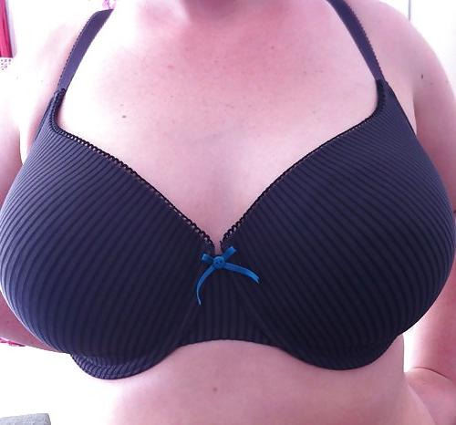 19P Woman their sell bra on the net 