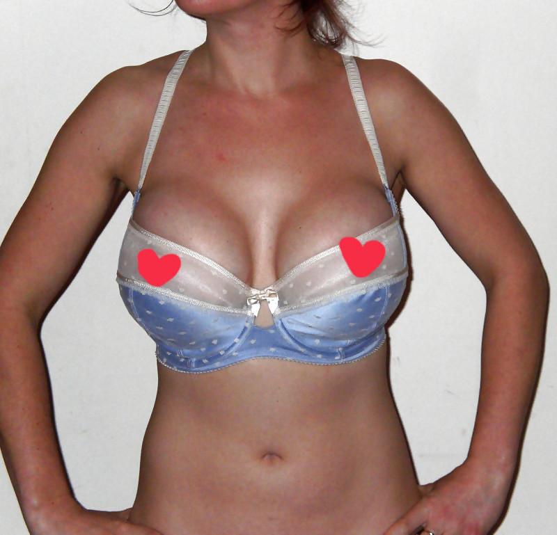 19P Woman their sell bra on the net 