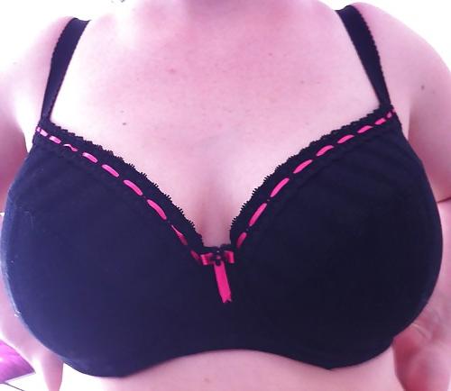 19P Woman their sell bra on the net 