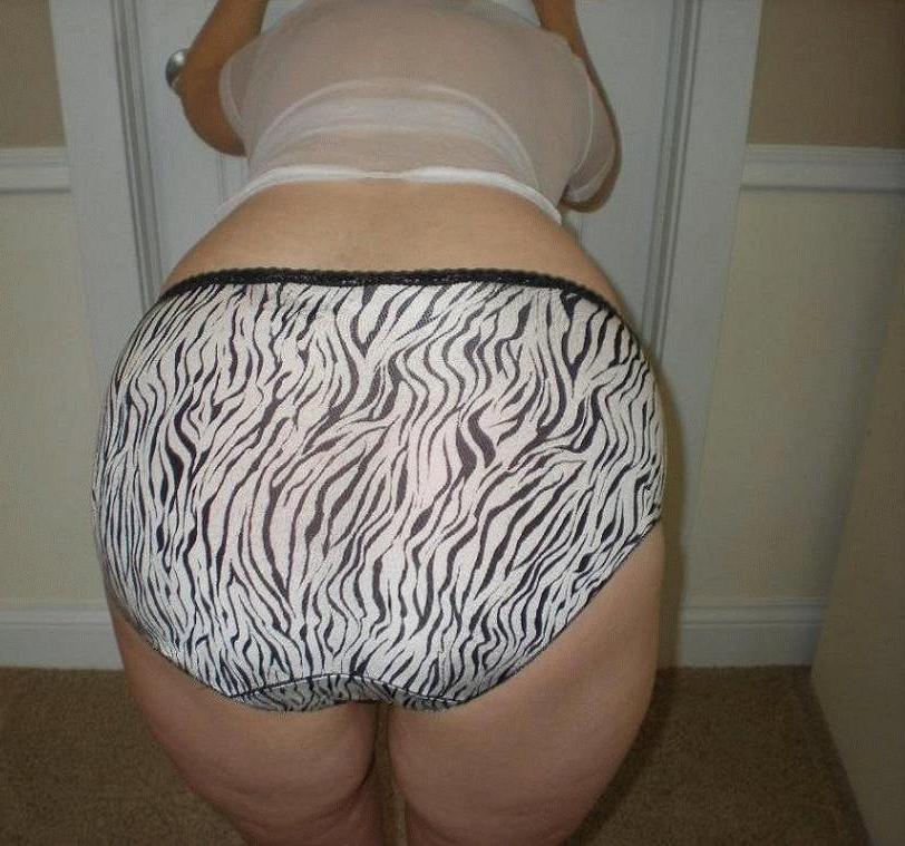 25P matures in bra and panty front and back 3