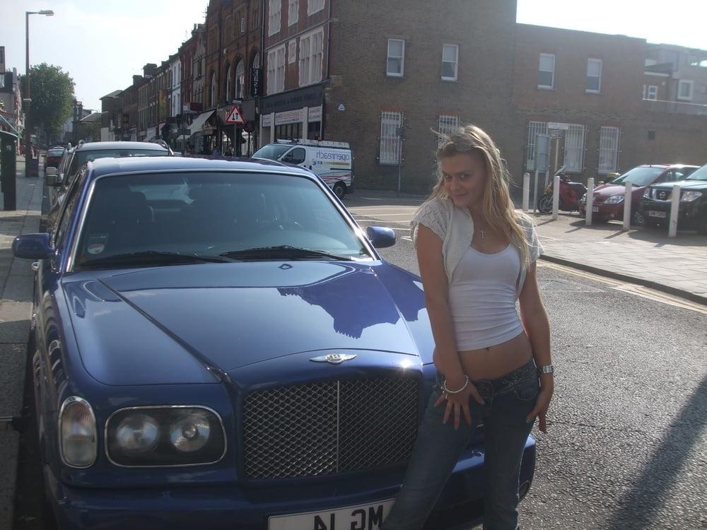 25P UK BLONDE POSING